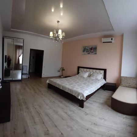 Apartament Na Panteylemonovskaya Одеса Екстериор снимка